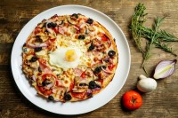 Pizza sa jajima - recept